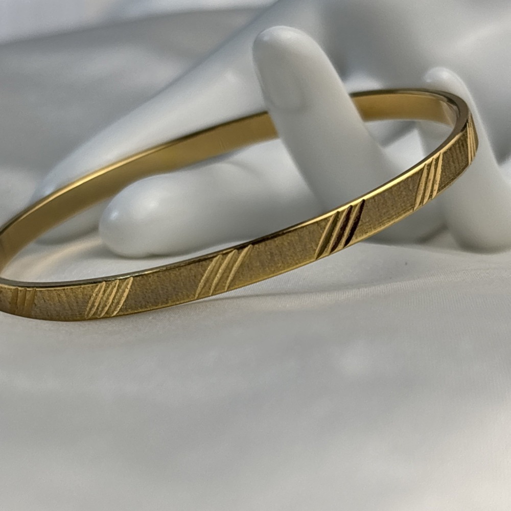 Vintage 80s‎ Monet Diamond Cut Brushed Bangle Gold Tone Bracelet Minimalist - Picture 4 of 11